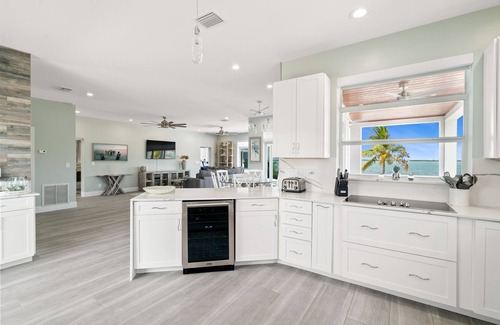 Summerland Key House | ~Reel Em' Inn~ Luxury Oceanfront Summerland Key home with deep water and pool!
