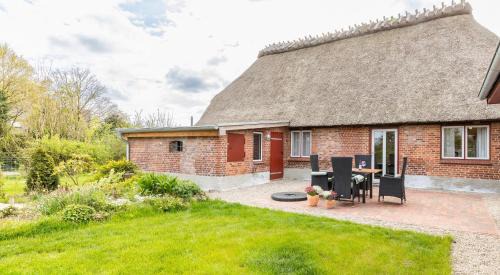 Ekenis House | Reetdachkate Ekenis