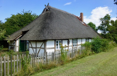 Klocksdorf House | Reetdachkate - Holiday home on Lake Röggelin