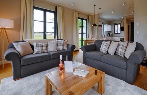 Dranske House | Reetland am Meer - Superior Reetdachvilla mit 2 Schlafzimmern F25