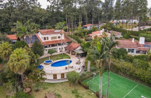 Carapicuiba House | Refúgio de Alto Padrão na Granja Viana