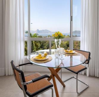 Gloria Apartment | Reformado e confortável, vista mar no coração do Rio