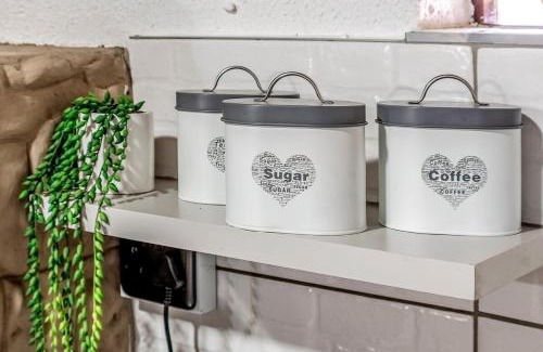 Secunda Apartment | Refresh at Wolseley