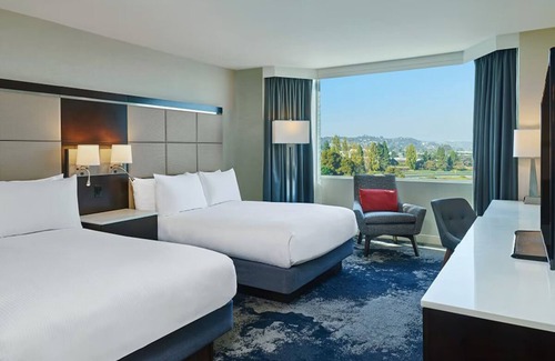 Redwood Shores Hotel | Refreshing Getaway Trip! 3 Convenient Units, Pet-friendly Property w/Pool