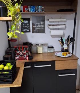 Jardim dos Ipes Apartment | Refrigerado Quarto sala cozinha e sacada