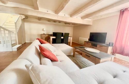 Saint-Coutant-le-Grand House | REFUGE CHAMPETRE - Moderne & Confort - Jardin Terrasse Barbecue - Parking et Wifi Gratuit - ESPACE ET DETENTE - Parfaitement équipé - Idéal FAMILLE
