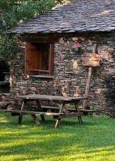 Campillo de Ranas Apartment | Refugios Del Valle Negro