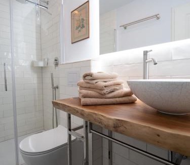 Rhodt unter Rietburg Apartment | REFUGIUM Theresienstraße 19 - Chambre van Gogh