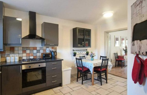 Woodlands House | Refurbed, Modern & Stylish 3BD w/Garden/Pets OK