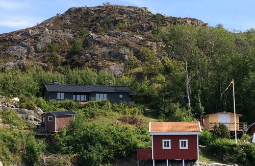 Ellos Cottage | Refurbished cottage directly by the sea
