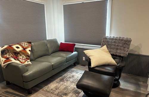 Augusta House | Refurbished Jail Charming 2-bedroom with AC, WiFi in beautiful Augusta, Montana