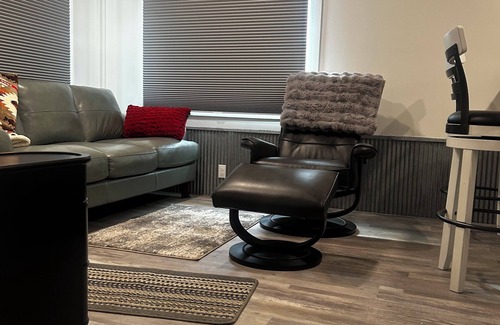 Augusta House | Refurbished Jail Charming 2-bedroom with AC, WiFi in beautiful Augusta, Montana