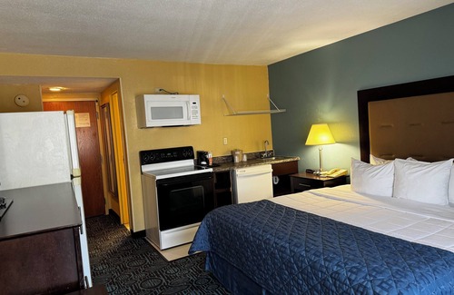 New London Hotel | Regency Inn and Suites - RS Handicapped Non Smoking Double Bed Hearing