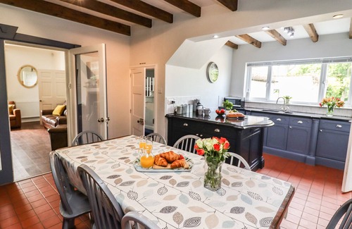 Reighton Cottage | REIGHTON HOUSE, pet friendly, with open fire in Filey