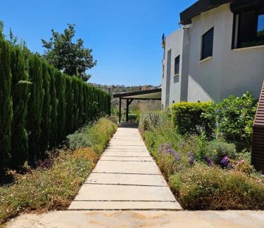 Karmiel Apartment | Reimond's place - Nahal Hilazon נחל חילזון