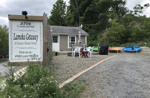 Bradford Cottage | Relax and Enjoy your time at the Lake