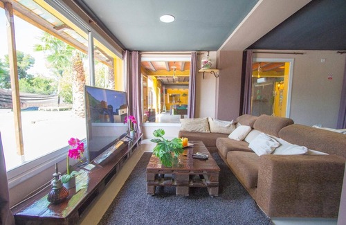 Rubi Villa | Relax and Recharge - only 34km from Barcelona!