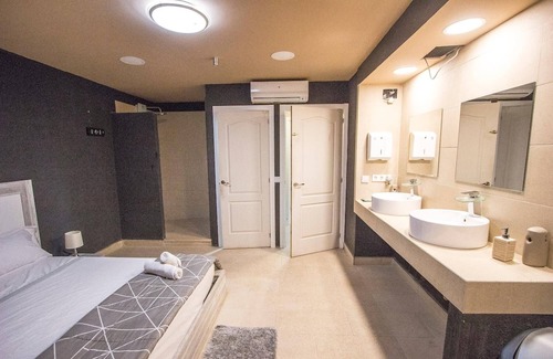 Rubi Villa | Relax and Recharge - only 34km from Barcelona!