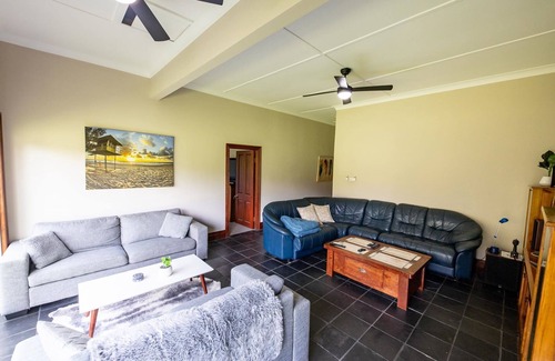 Salt Ash House | RELAX AND UNWIND AND ENJOY THE COASTAL VIBE.