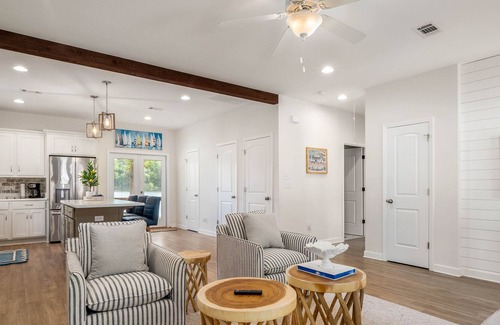 Samantha House | Relax and Unwind at Our Stunning 2 bed/ 1.5 bath Guest House on Lake Tuscaloosa