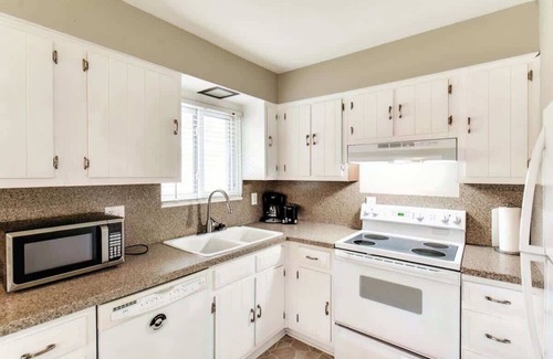 Drayton Plains House | Relax and unwind at the Royal Ranch Retreat!