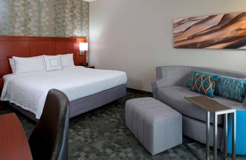 Waldron Hotel | Relax and Unwind! Pet-Friendly Unit, Indoor Pool, Close to Zona Ross Mall!
