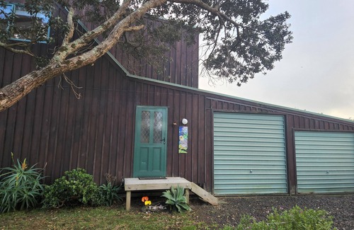 Ahipara House | Relax at Ahipara - Only minutes walk to the beach