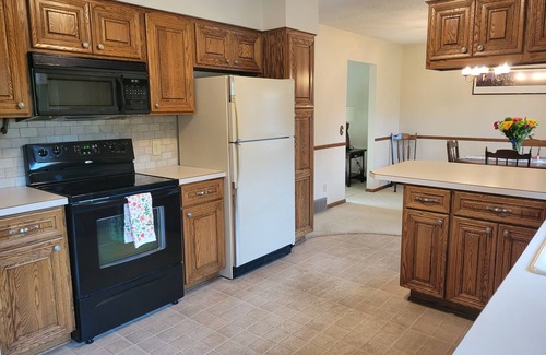 Albert Lea House | Relax by Fountian Lake, 3 bedroom beautiful home with large yard,