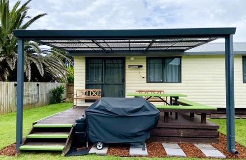 Waihi Beach House | Relax Cabin - Waihi Beach Holiday Home