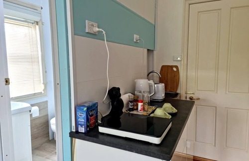 Miranda Apartment | Relax close to city,a studio 10 mins from the beaches and Westfield shopping C.