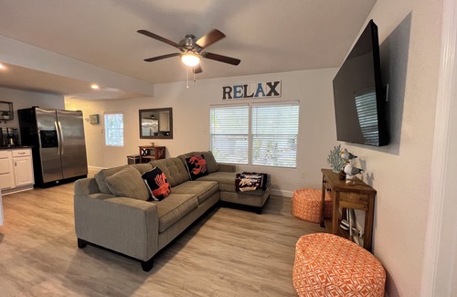 Sexton Cove Estates Cottage | Relax In a Piece Of Paradise Waterfront with Private END CanalnPet Friendly!