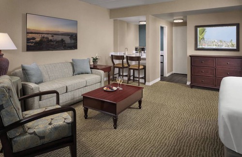 Central Mission Beach Hostel | Relax in Between Adventures! Free Parking, Pet-friendly Property w/Outdoor Pool