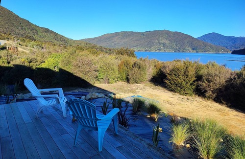 Saint Omer House | Relax in Kaiuma Bay Waterfront Home