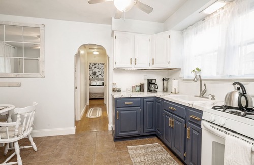 Southeast Yonkers Apartment | Relax in Style~Spacious 2BR w/Porch + Firepit~ Sleeps 7 ~ Free Wifi and Parking