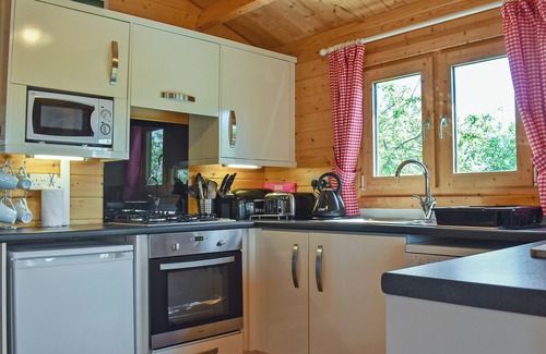 Stoulton Cottage | Relax in the hot tub whilst admiring beautiful views over the surrounding countryside.