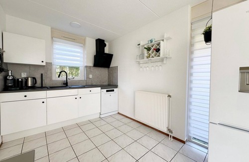Sint Maarten House | Relax in this spacious holiday bungalow near the beach