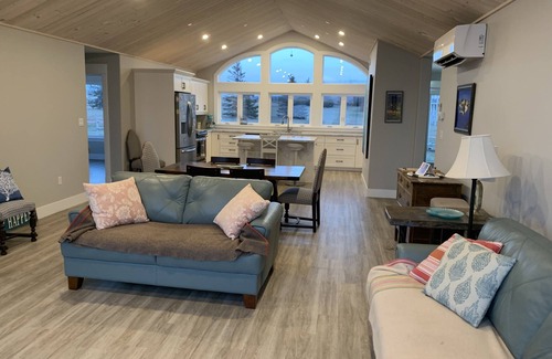 New London Cottage | Relax overlooking the beautiful New London Bay in our 3 bed, 2 bath cottage