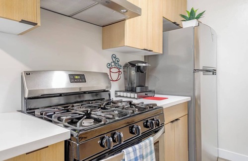 Alhambra Apartment | Relax & Recharge in a Cozy 2BR