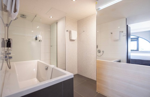 Municipality of Nieuwegein Hotel | Relax with Indoor Heated Pool — Free Parking, Minutes to Dom Tower & Museums