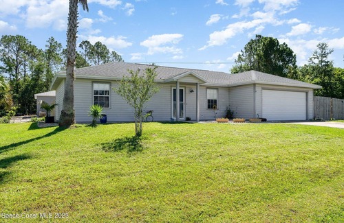Port Malabar House | Relax with the whole family at this peaceful place to stay in SE Palm Bay.