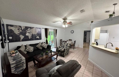 Port Malabar House | Relax with the whole family at this peaceful place to stay in SE Palm Bay.