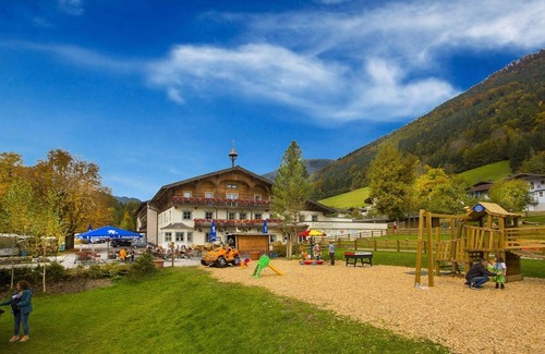 Landl Apartment | Relaxation in the Thierseetal: Cozy holiday apartment 7 in Tyrol - family paradise MoNi
