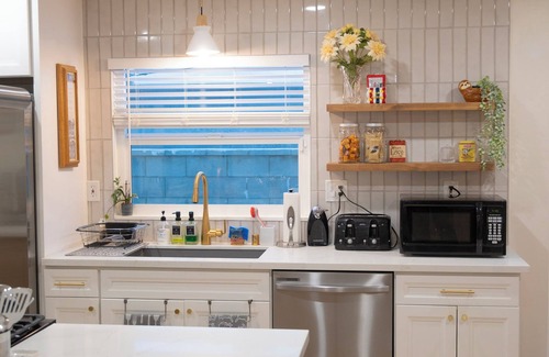 San Diego House | Relaxed Modern Comfort - 3 BR Home in Clairemont