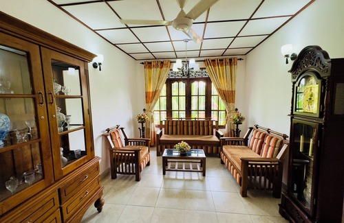 Seeduwa - Katunayake Villa | Relaxing 2BR Getaway/AC Room+ WiFi/Great Location Near Airport
