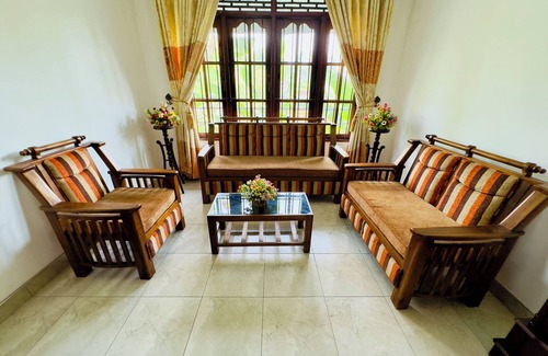 Seeduwa - Katunayake Villa | Relaxing 2BR Getaway/AC Room+ WiFi/Great Location Near Airport