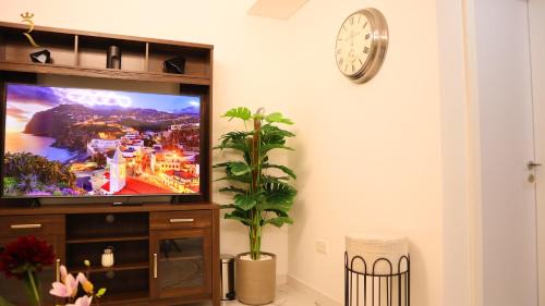 Masdar City Apartment | Relaxing 2BR Retreat in Masdar City - Free Parking & Near Masdar Park