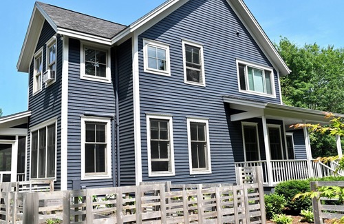 Richmond House | Relaxing 3-bdm mountain retreat with gym, sauna, firepit minutes from everything