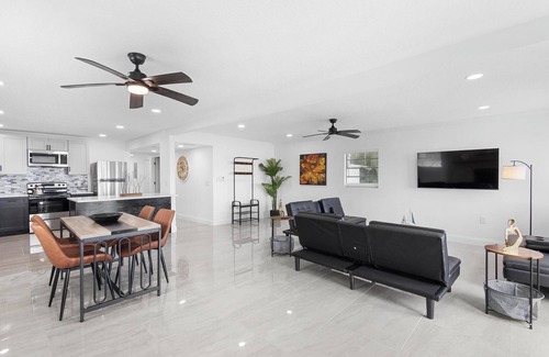 Oviedo House | Relaxing 3BR Home Near Orlando Attractions