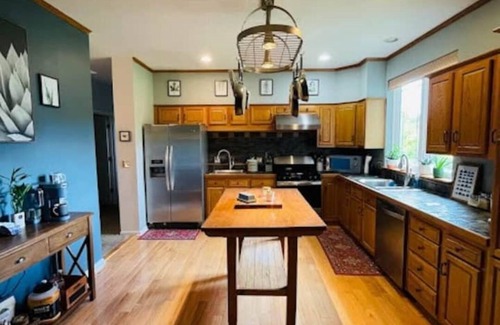 Buchanan House | Relaxing 4-BR w/hot-tub, marsh, nature trail; wineries