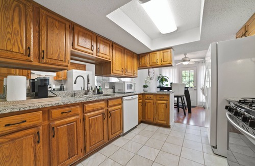 Pleasant Valley House | Relaxing Austin Stay Close to Downtown and Airport